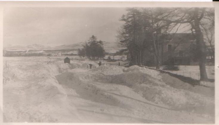 Snow on the A9 outside Loch Ericht Hotel